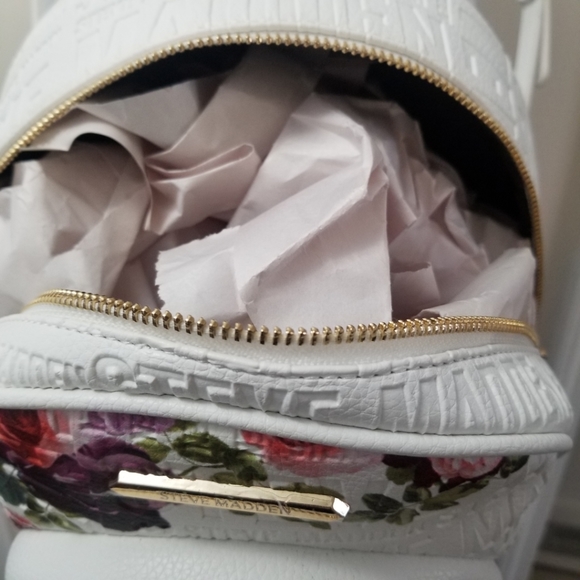 🆕️⬇️Steve Madden Bjordan White Floral Logo Backpack - Picture 15 of 16